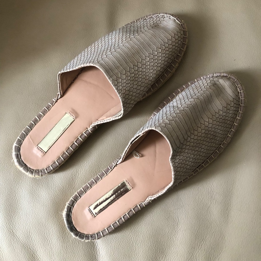 Beige faux croc snakeskin vegan leather espadrilles mule-size 37